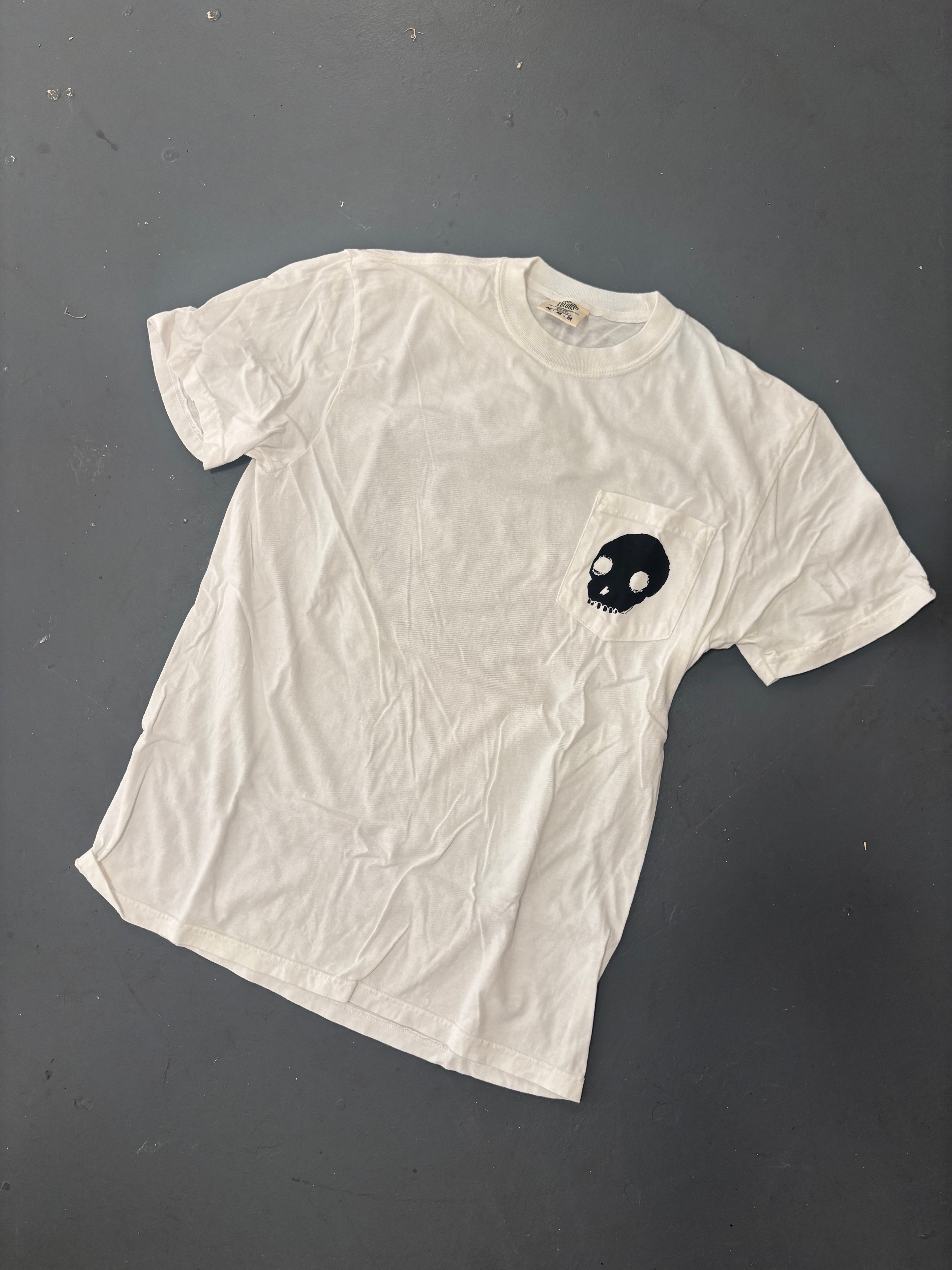 skull pocket T - white
